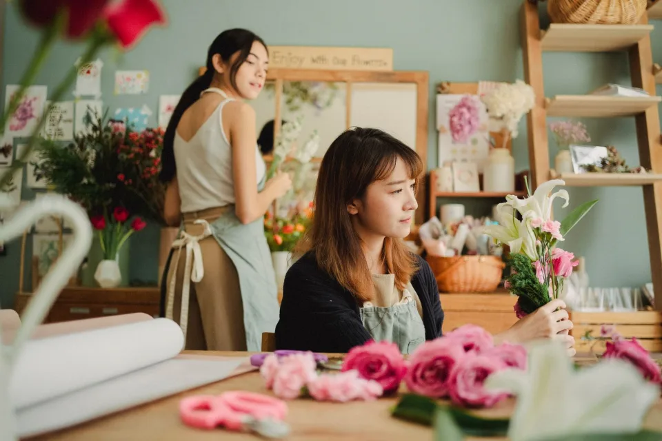 Hoa đang có tại cửa hàng